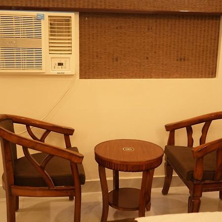 Hotel Golden Palace ลัคเนา ภายนอก รูปภาพ