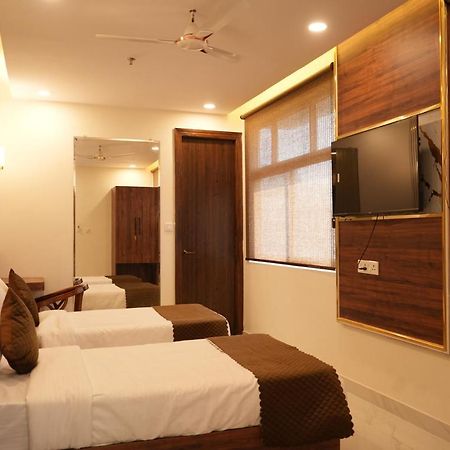 Hotel Golden Palace ลัคเนา ภายนอก รูปภาพ
