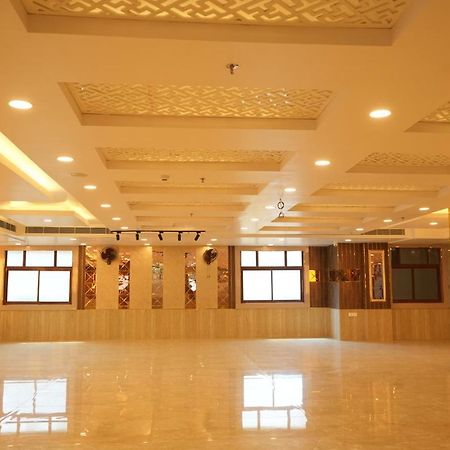 Hotel Golden Palace ลัคเนา ภายนอก รูปภาพ