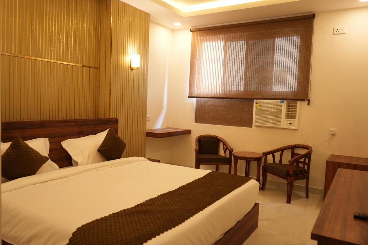 Hotel Golden Palace ลัคเนา ภายนอก รูปภาพ