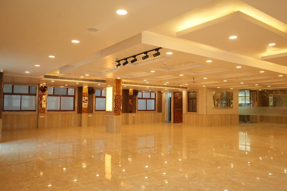 Hotel Golden Palace ลัคเนา ภายนอก รูปภาพ