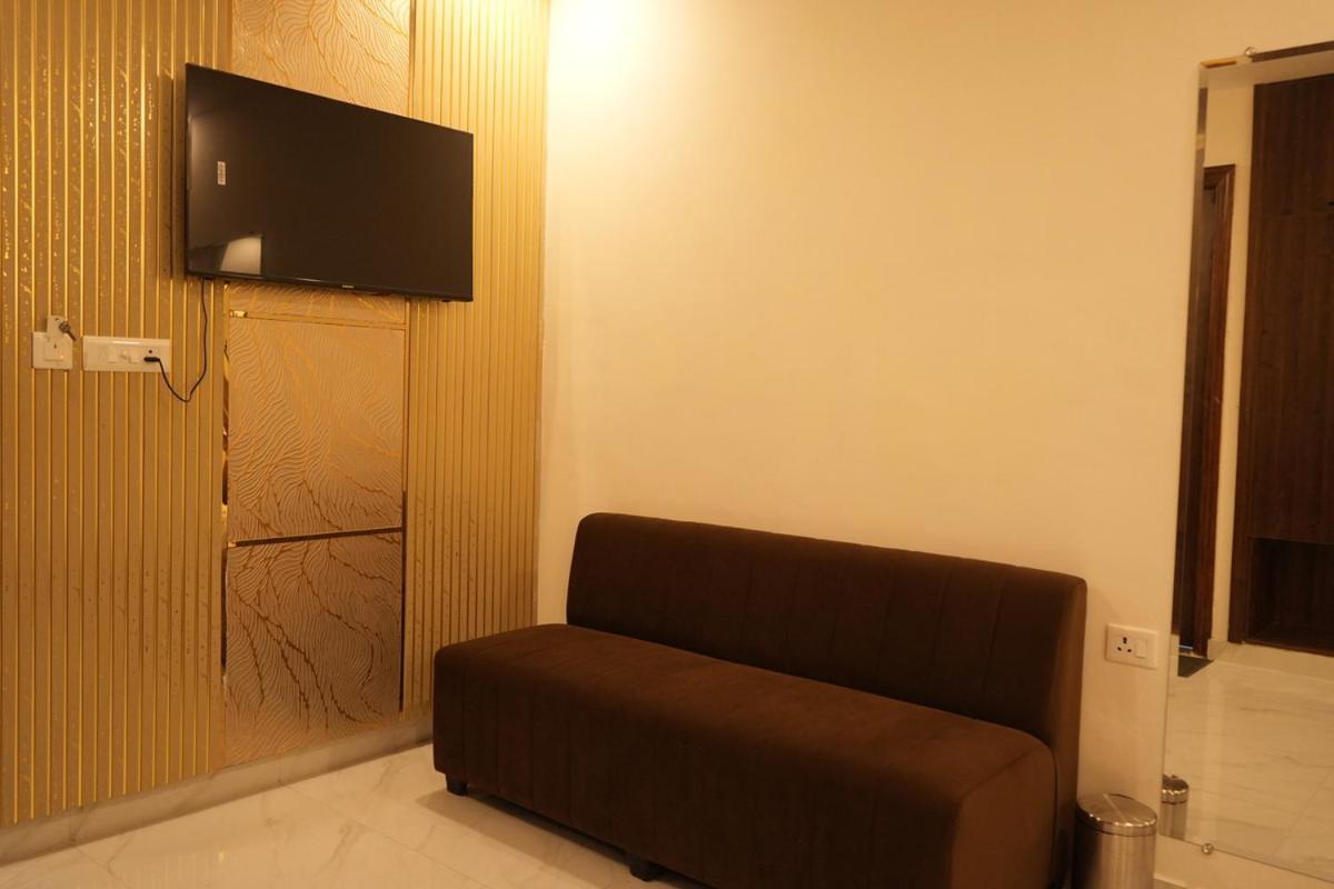 Hotel Golden Palace ลัคเนา ภายนอก รูปภาพ