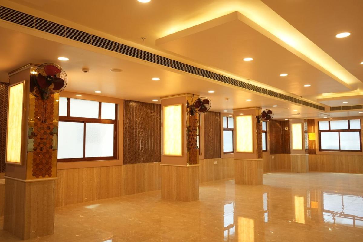 Hotel Golden Palace ลัคเนา ภายนอก รูปภาพ